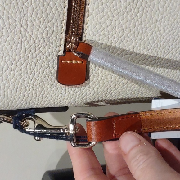 Dooney & Bourke Leather Crossbody Bag Purse - Picture 3 of 8